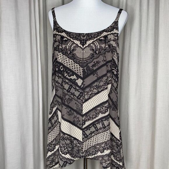 CAbi #3278 Monaco Lace Print Tank Sz Med NWOT - Picture 2 of 8